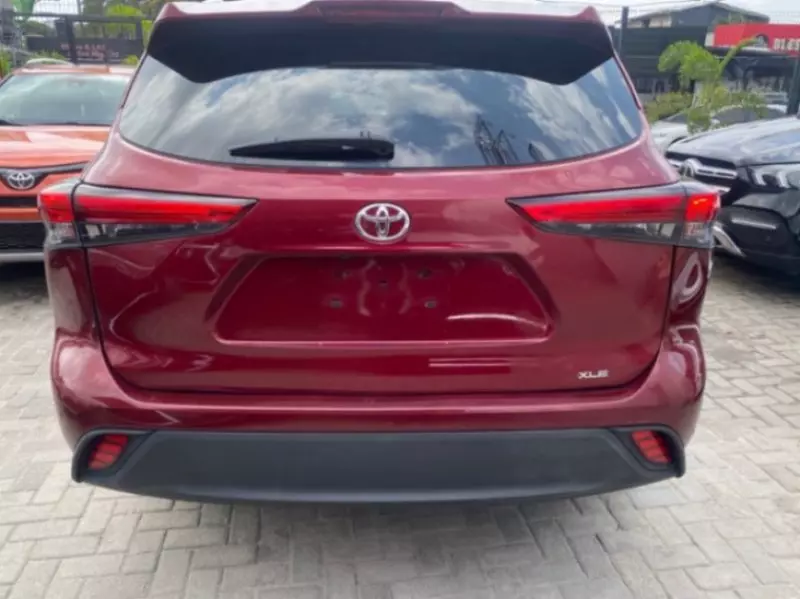 Toyota Highlander   - 2020