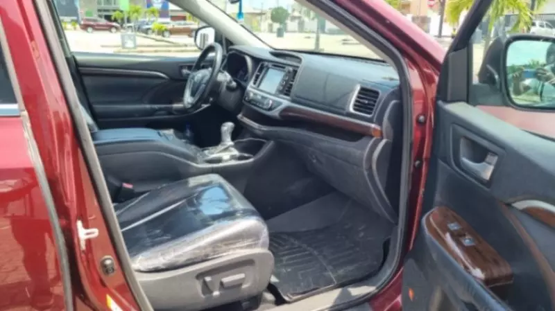 Toyota Highlander   - 2014