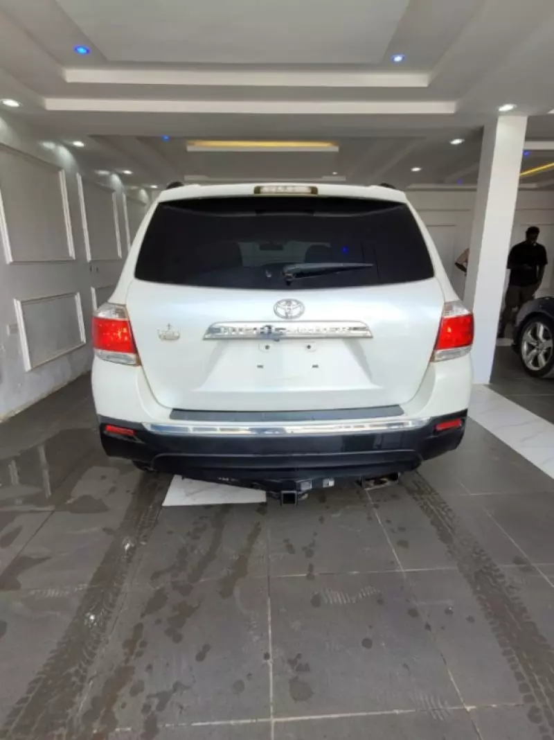Toyota Highlander   - 2012