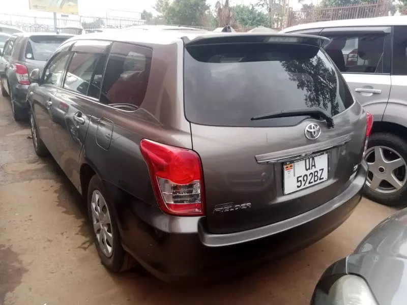 Toyota Fielder    - 2010