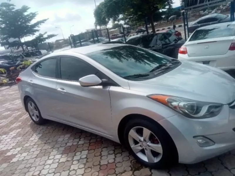 Hyundai Elantra - 2013