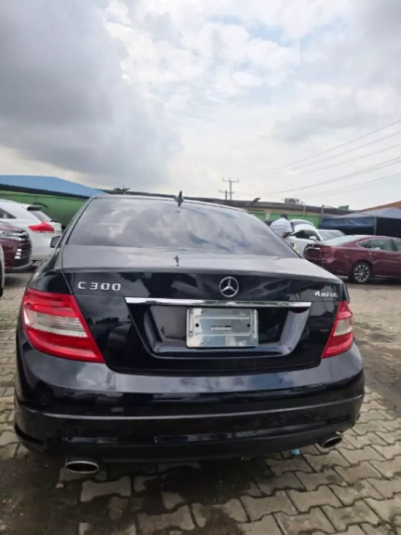 Mercedes-Benz C-Class - 2010