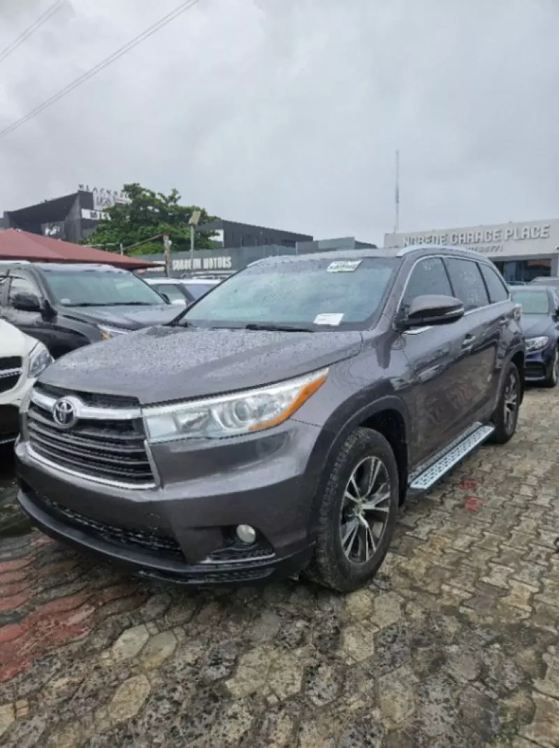 Toyota Highlander   - 2016