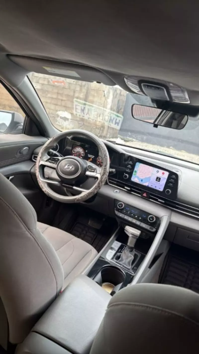 Hyundai Elantra   - 2021
