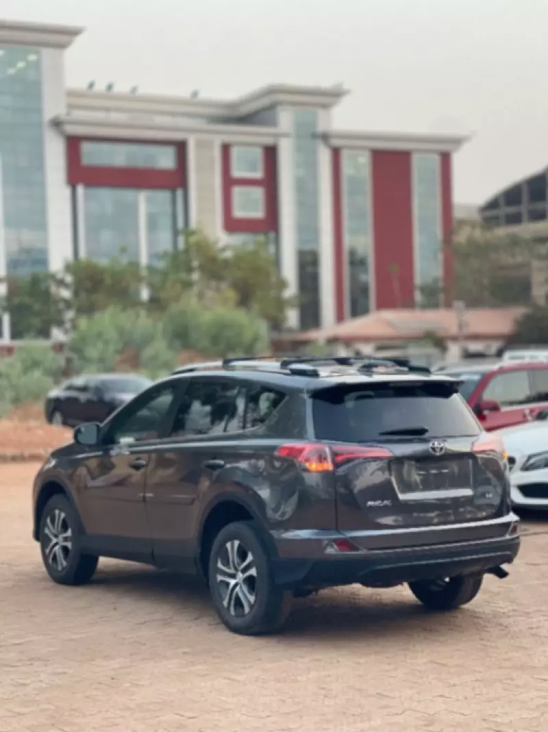 Toyota RAV4   - 2017