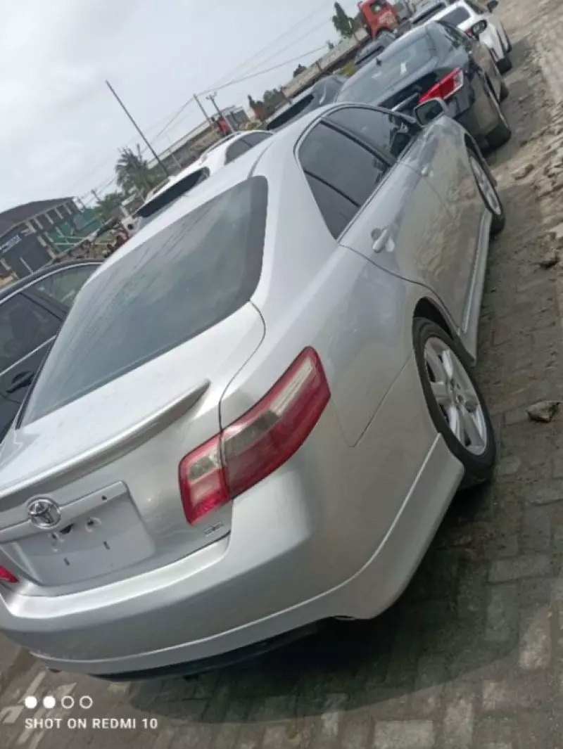 Toyota Camry   - 2009