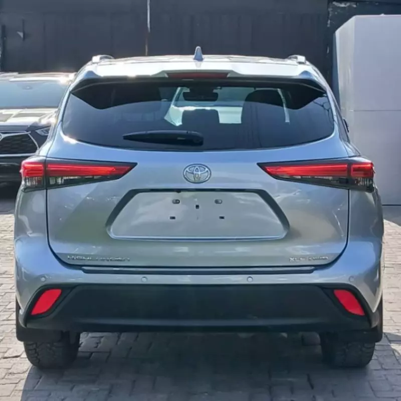 Toyota Highlander   - 2020