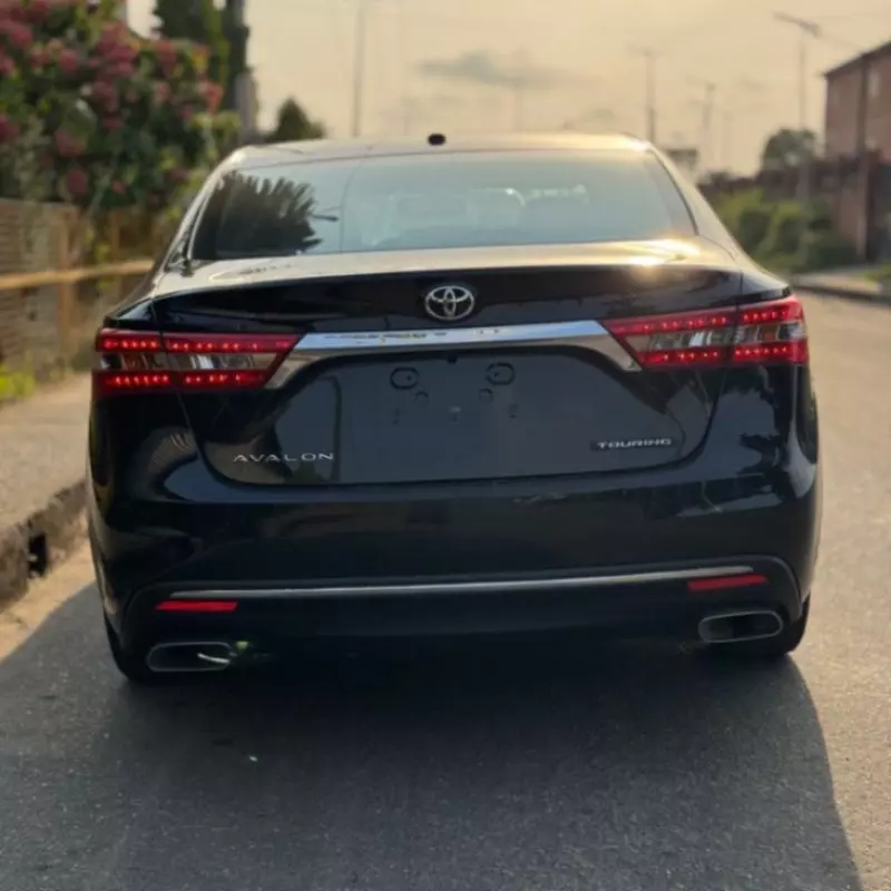 Toyota Avalon   - 2016