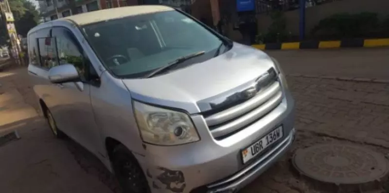 Toyota Noah   - 2009