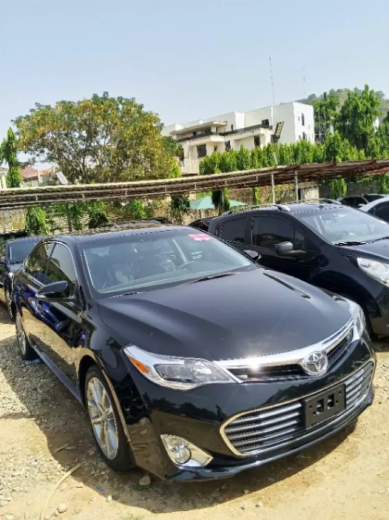 Toyota Avalon   - 2013