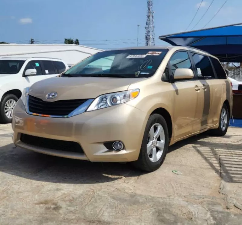 Toyota Sienna   - 2012