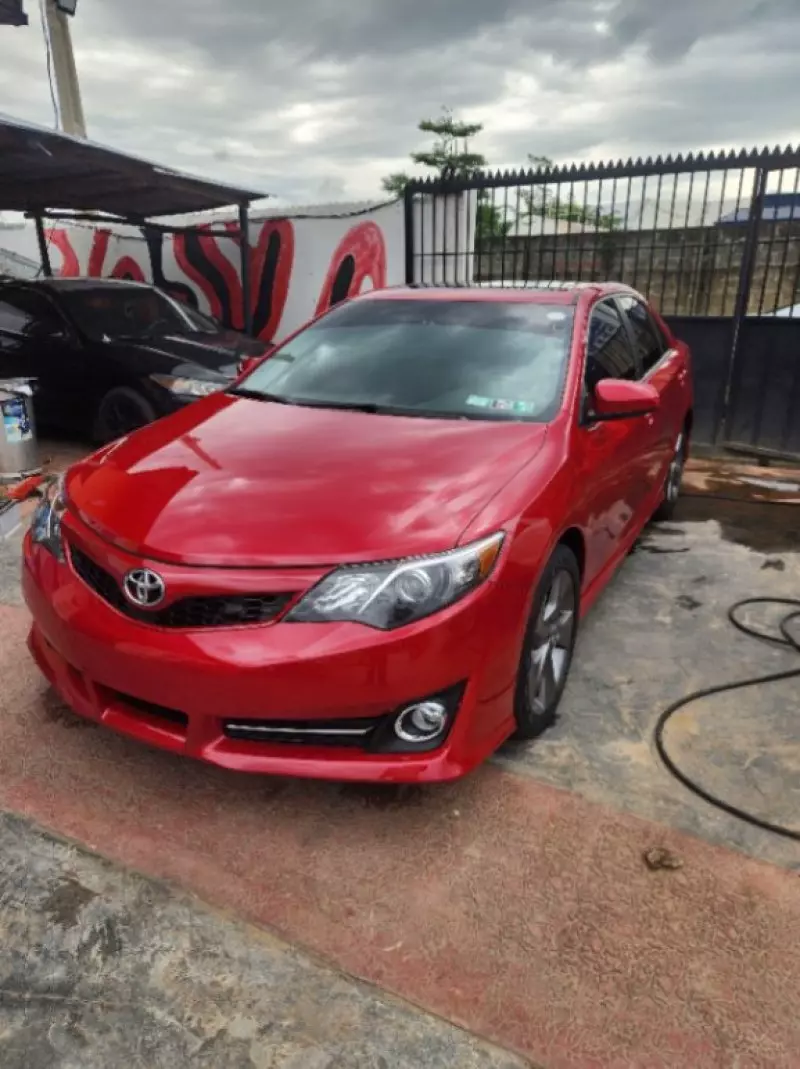 Toyota camry   - 2012