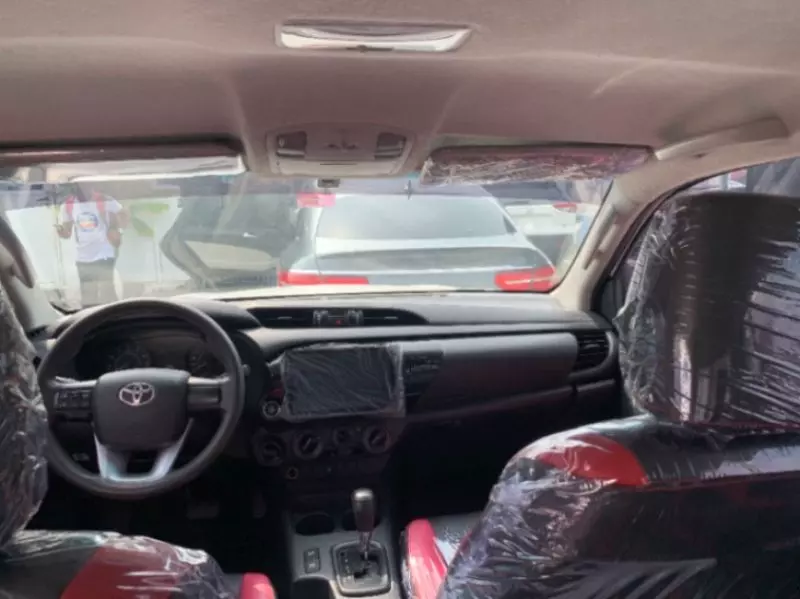 Toyota Hilux   - 2020