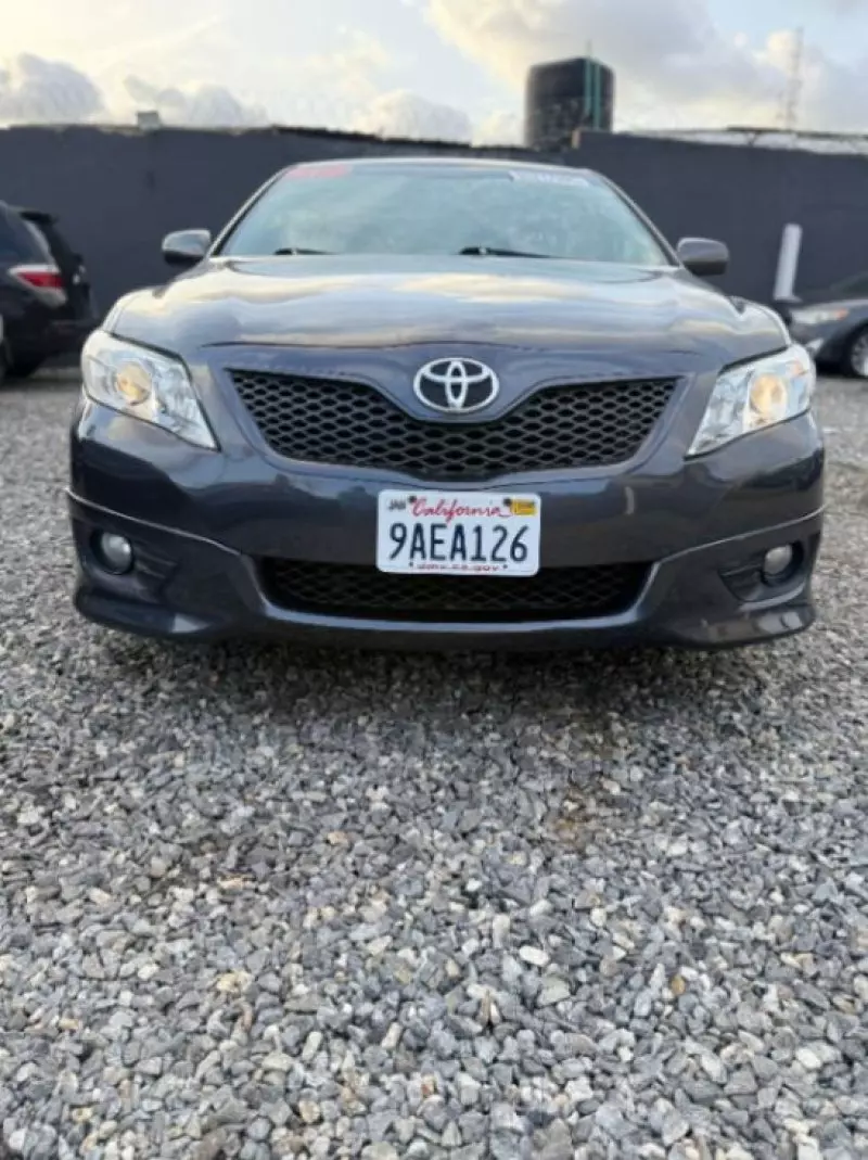 Toyota Camry   - 2011