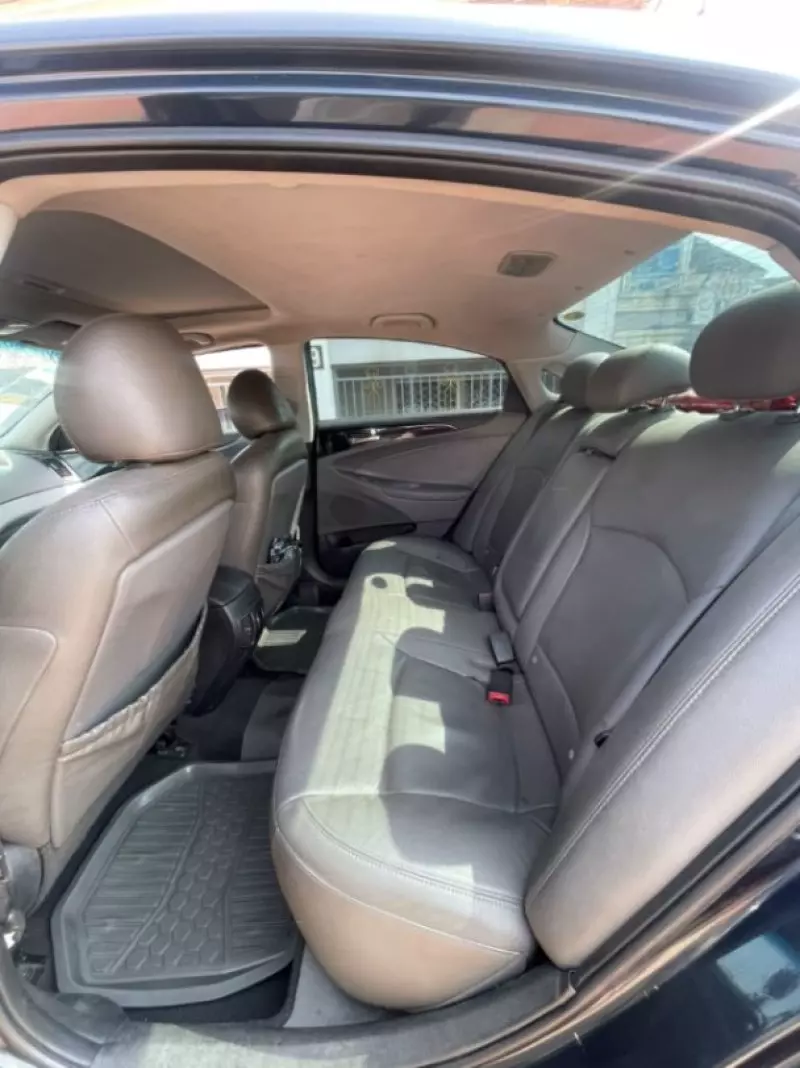 Hyundai Sonata   - 2011