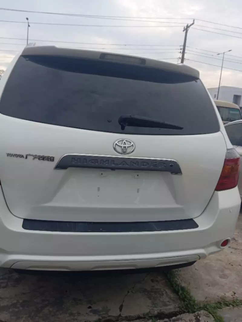 Toyota Highlander   - 2013