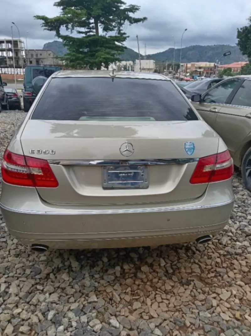 Mercedes-Benz E350   - 2010