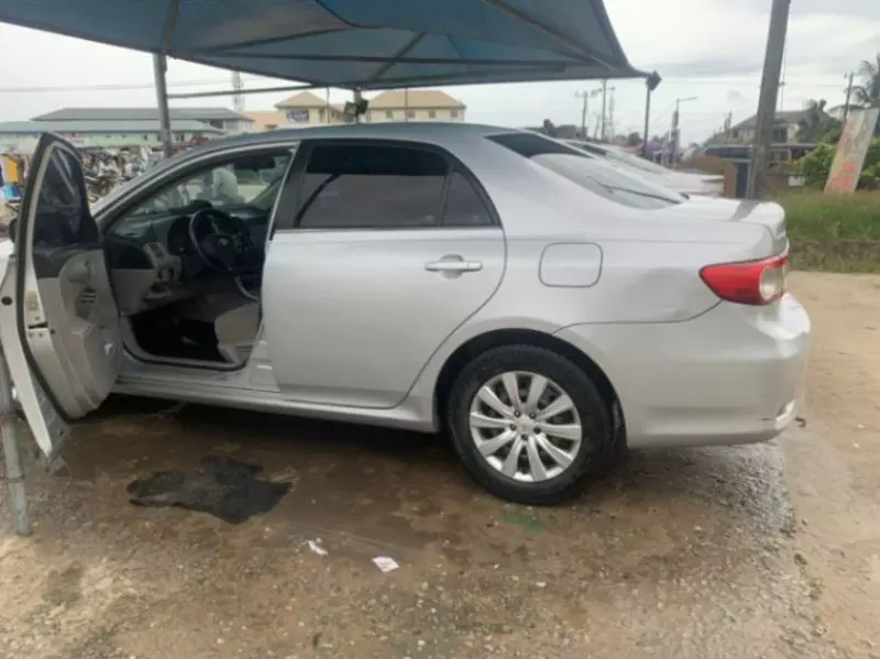 Toyota corolla   - 2013