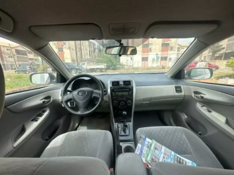 Toyota Corolla   - 2009