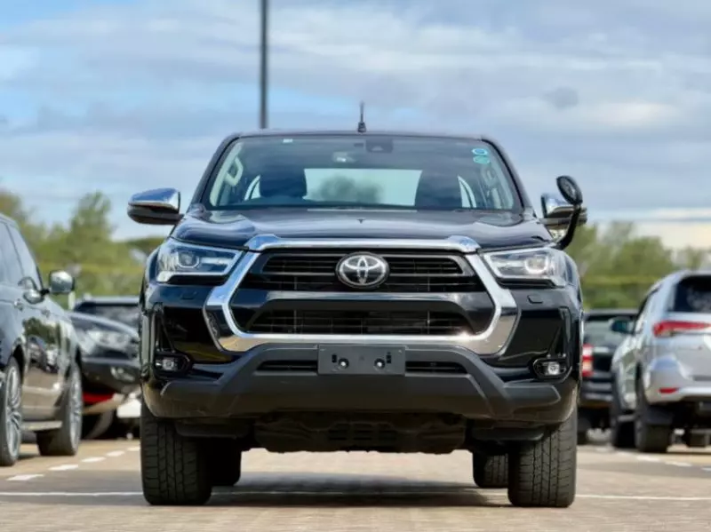 Toyota Hilux   - 2021