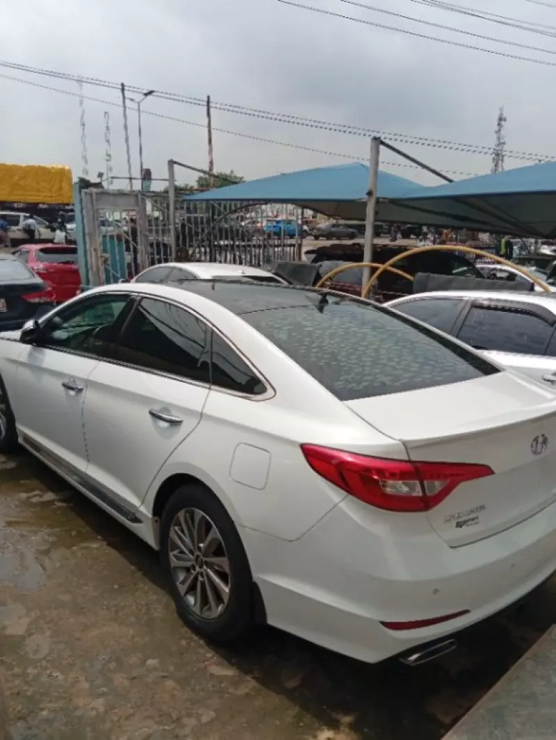 Hyundai Sonata   - 2015