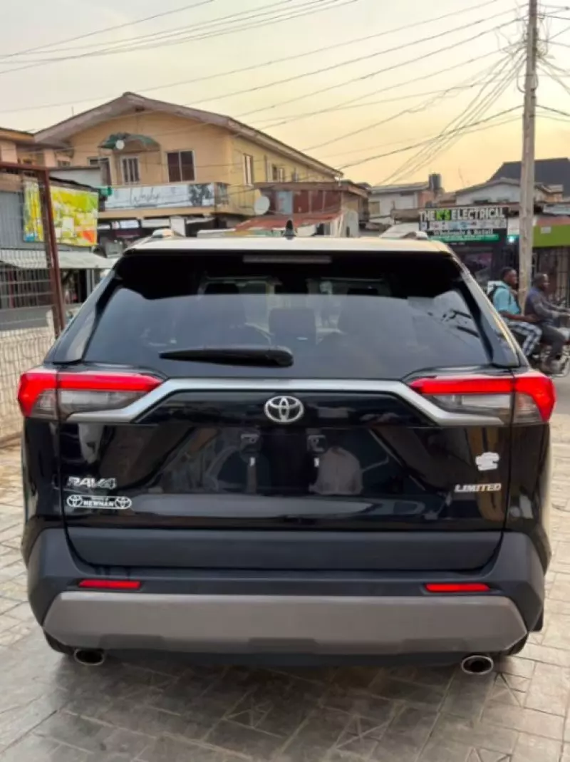 Toyota RAV4   - 2019