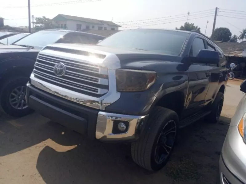 Toyota Sequoia   - 2010