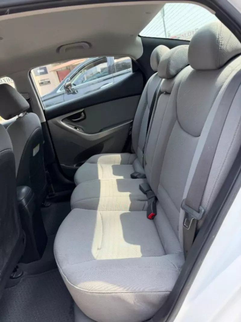 Hyundai Elantra   - 2013