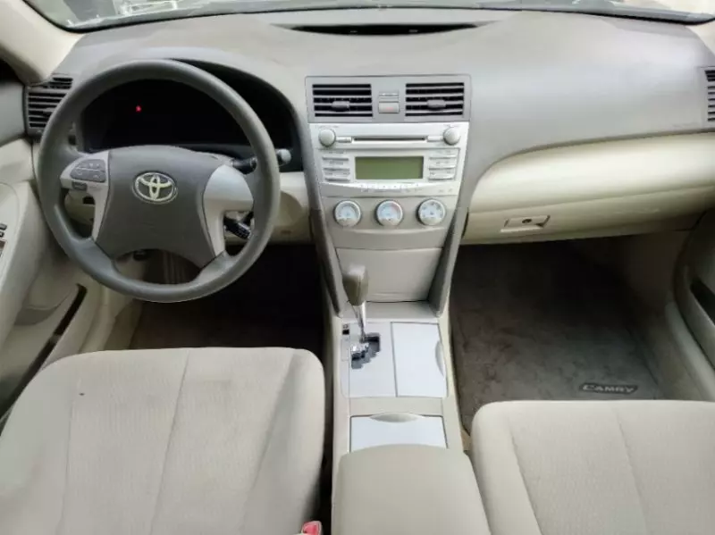 Toyota Camry   - 2010