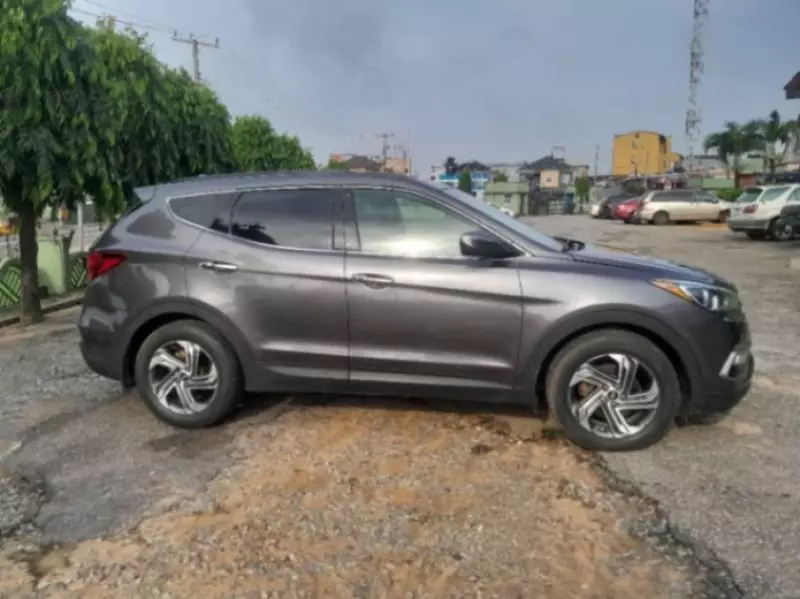 Hyundai Santa Fe   - 2017