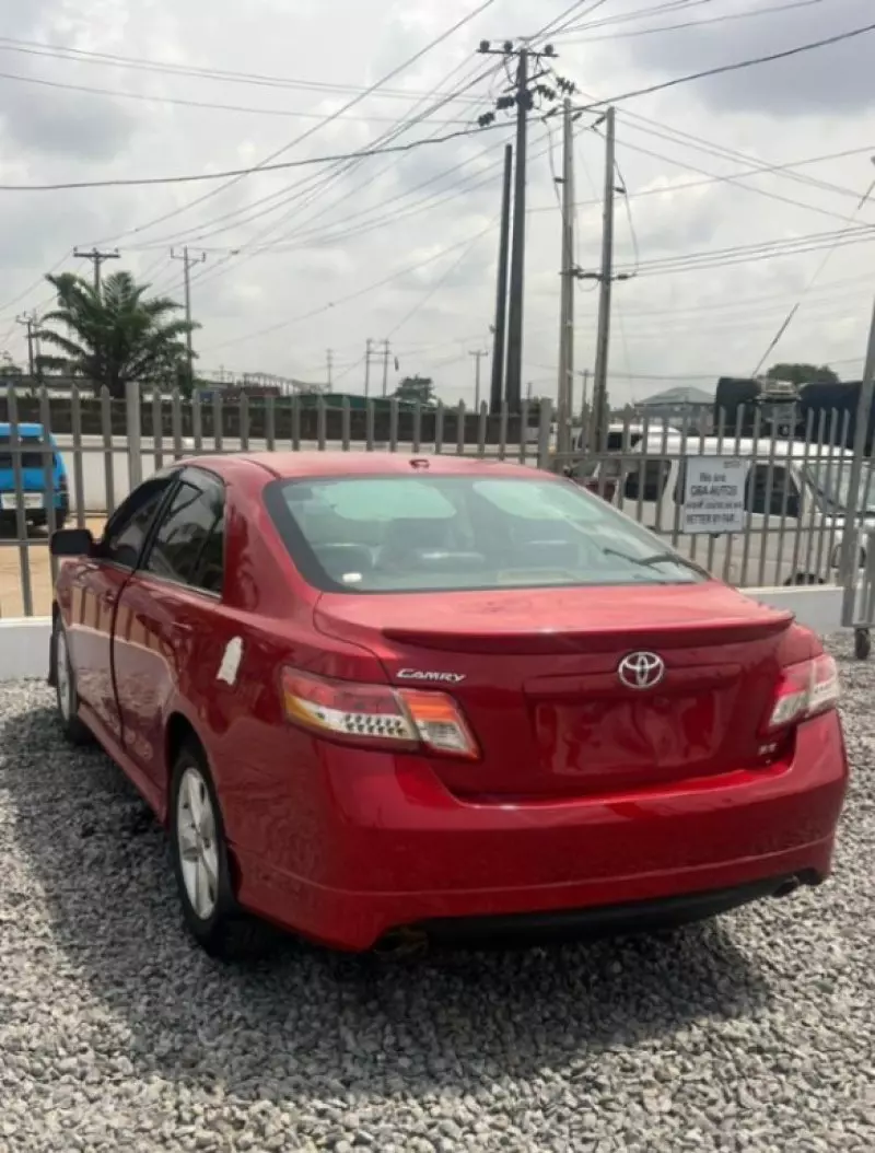 TOYOTA Camry   - 2010