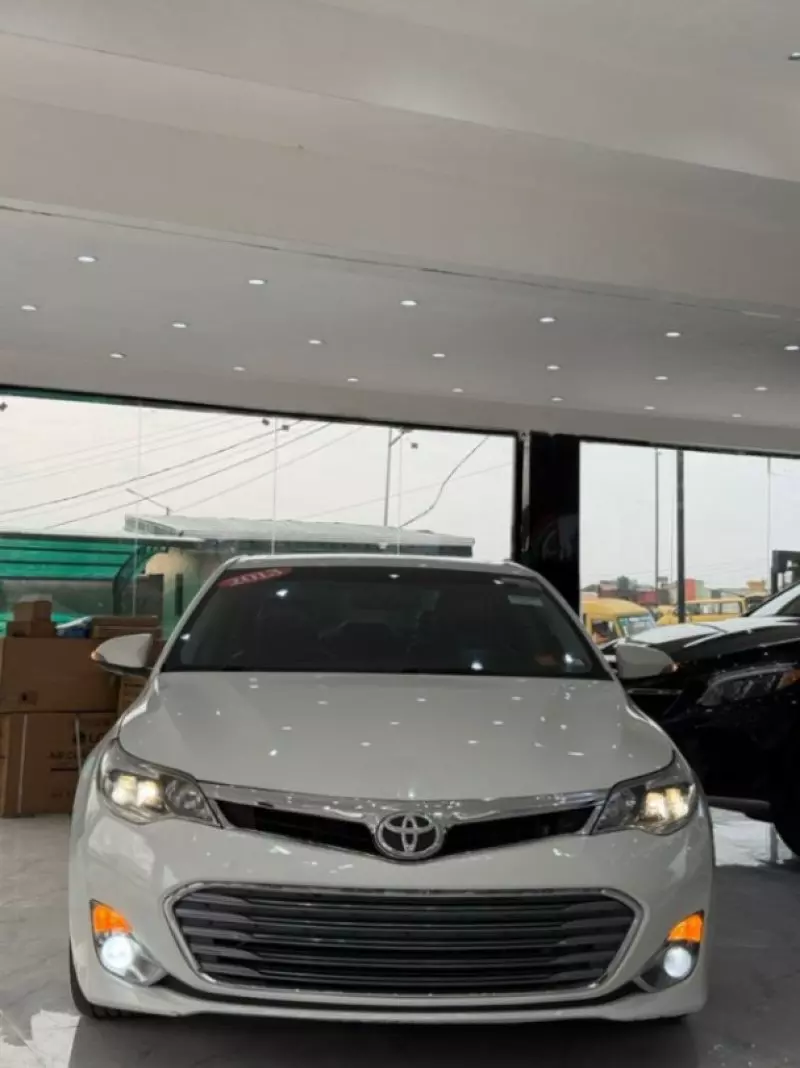 Toyota Avalon   - 2013