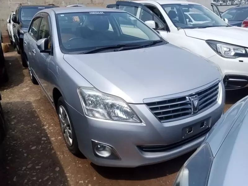 Toyota Premio    - 2012