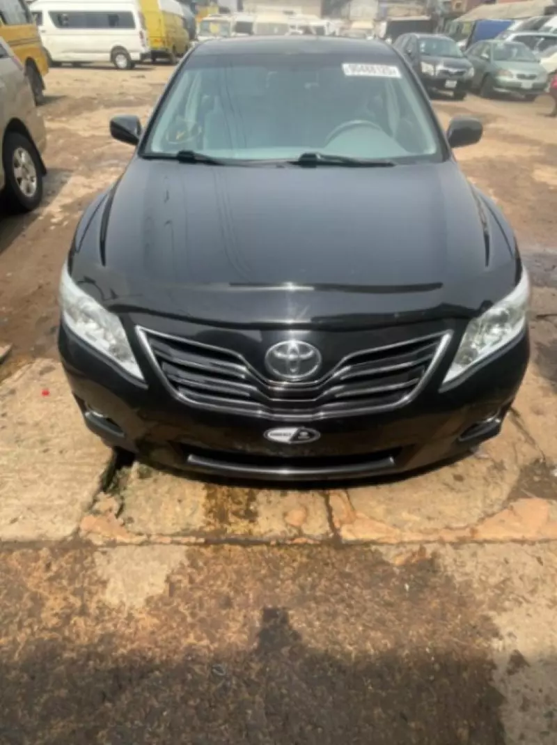 Toyota Camry   - 2011