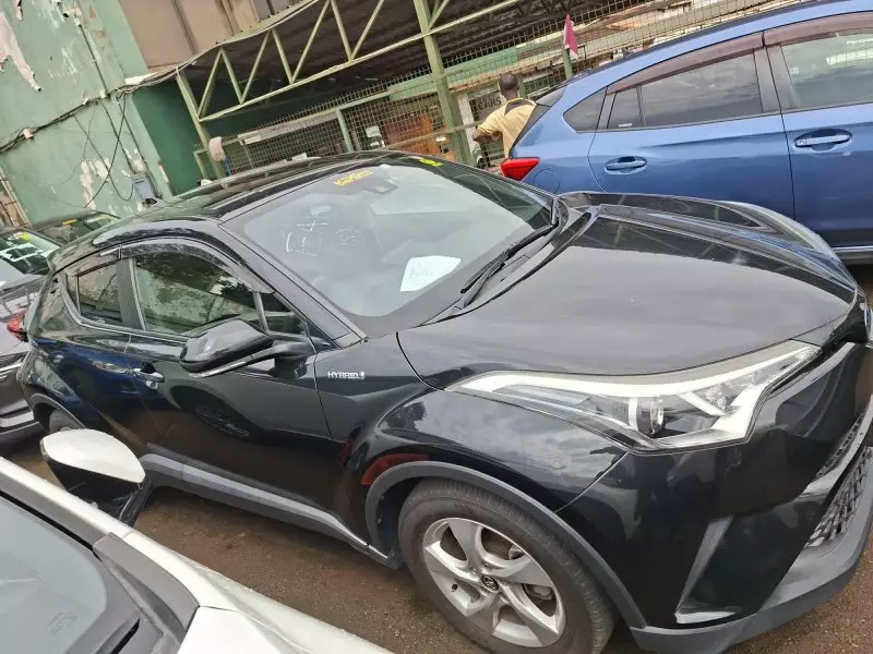 Toyota CH-R   - 2017
