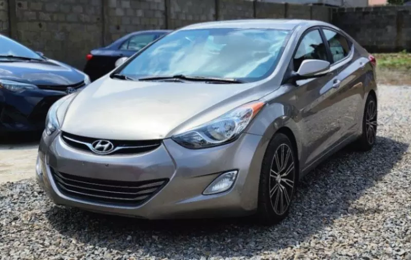 Hyundai Elantra   - 2013