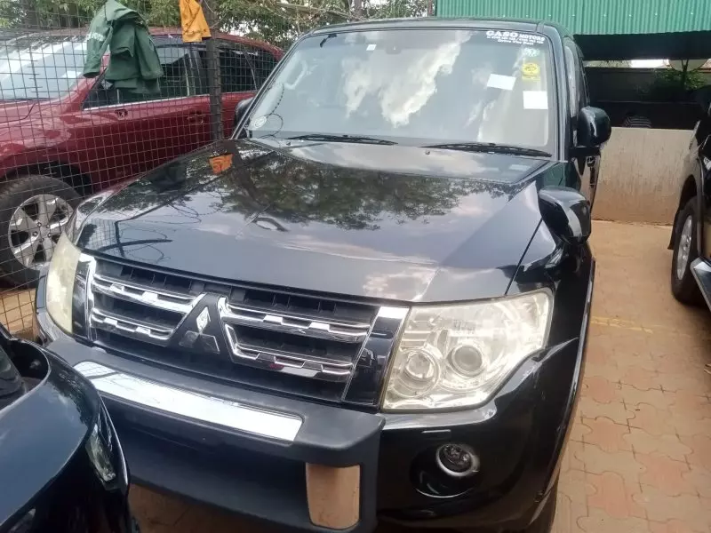 Mitsubishi Pajero   - 2011