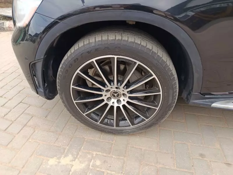 Mercedes-Benz GLC 300 - 2021