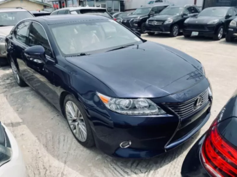 Lexus ES   - 2015