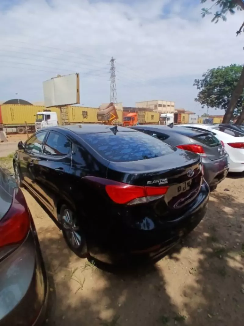 Hyundai Elantra   - 2015