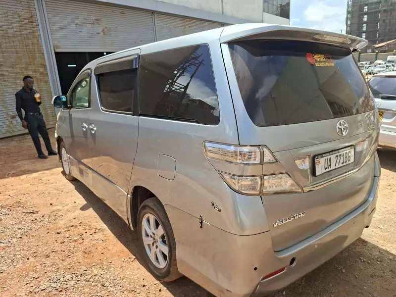 Toyota Vellfire    - 2010