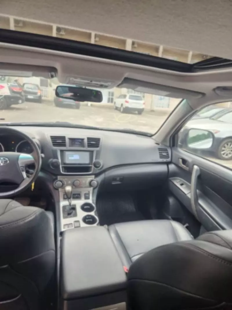 Toyota Highlander   - 2013