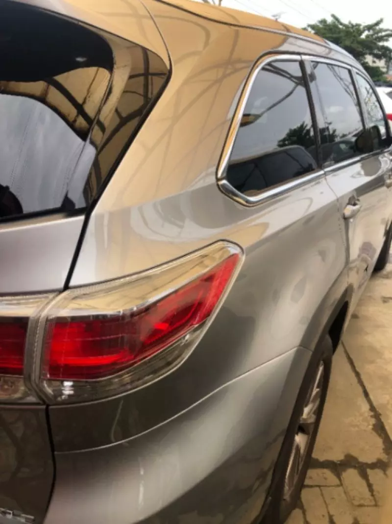 Toyota Highlander   - 2016
