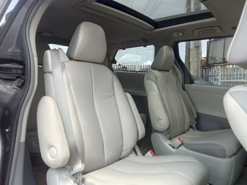 Toyota Sienna   - 2013