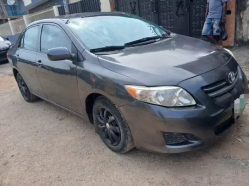TOYOTA Corolla   - 2010