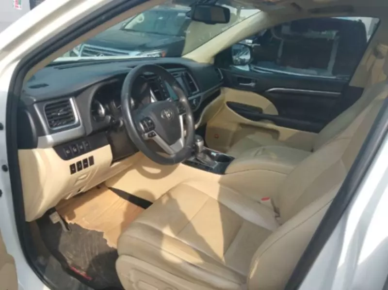 Toyota Highlander   - 2017