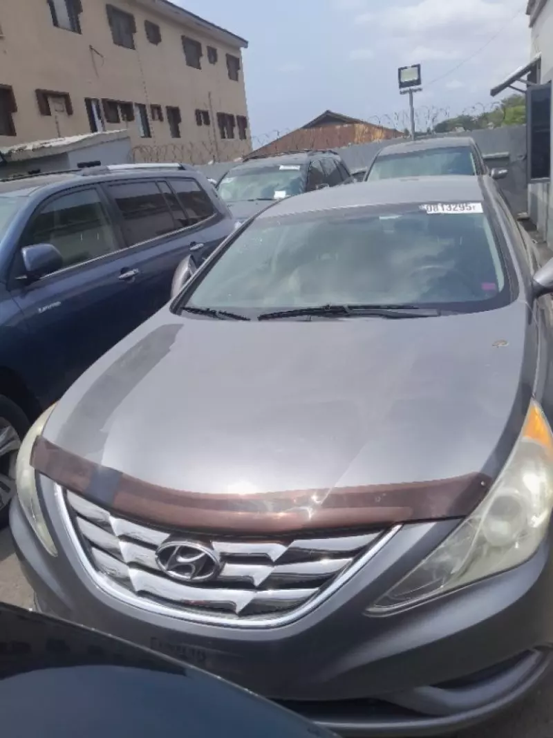 Hyundai Sonata   - 2012