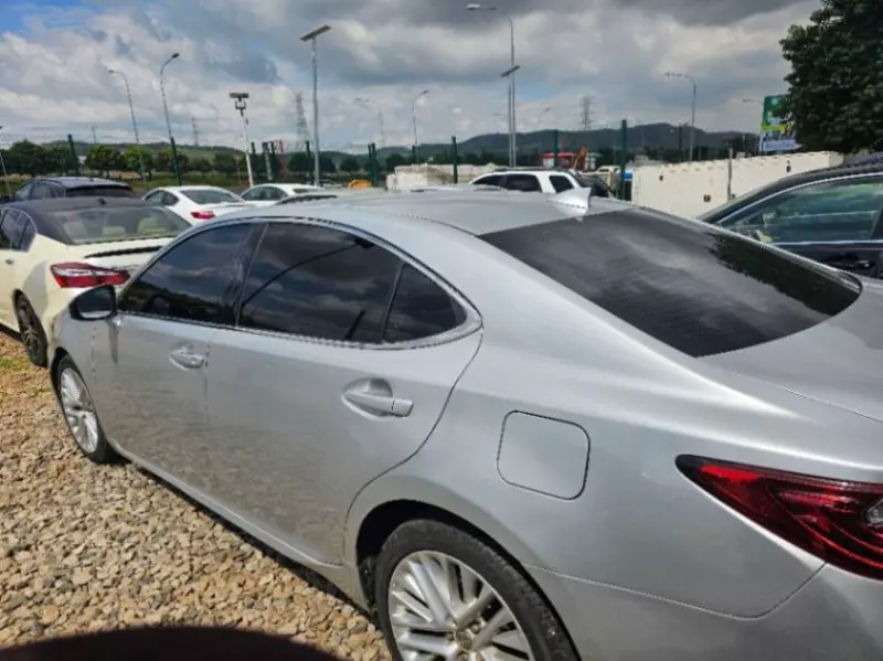 Lexus ES   - 2015