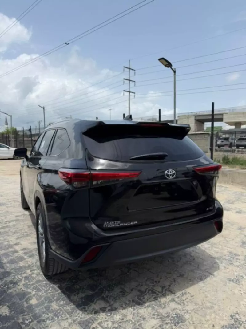 Toyota Highlander   - 2020