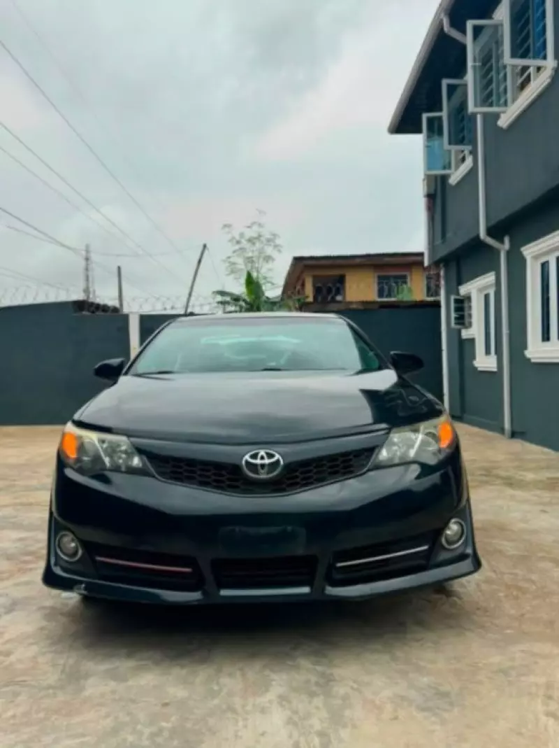 TOYOTA Camry - 2014